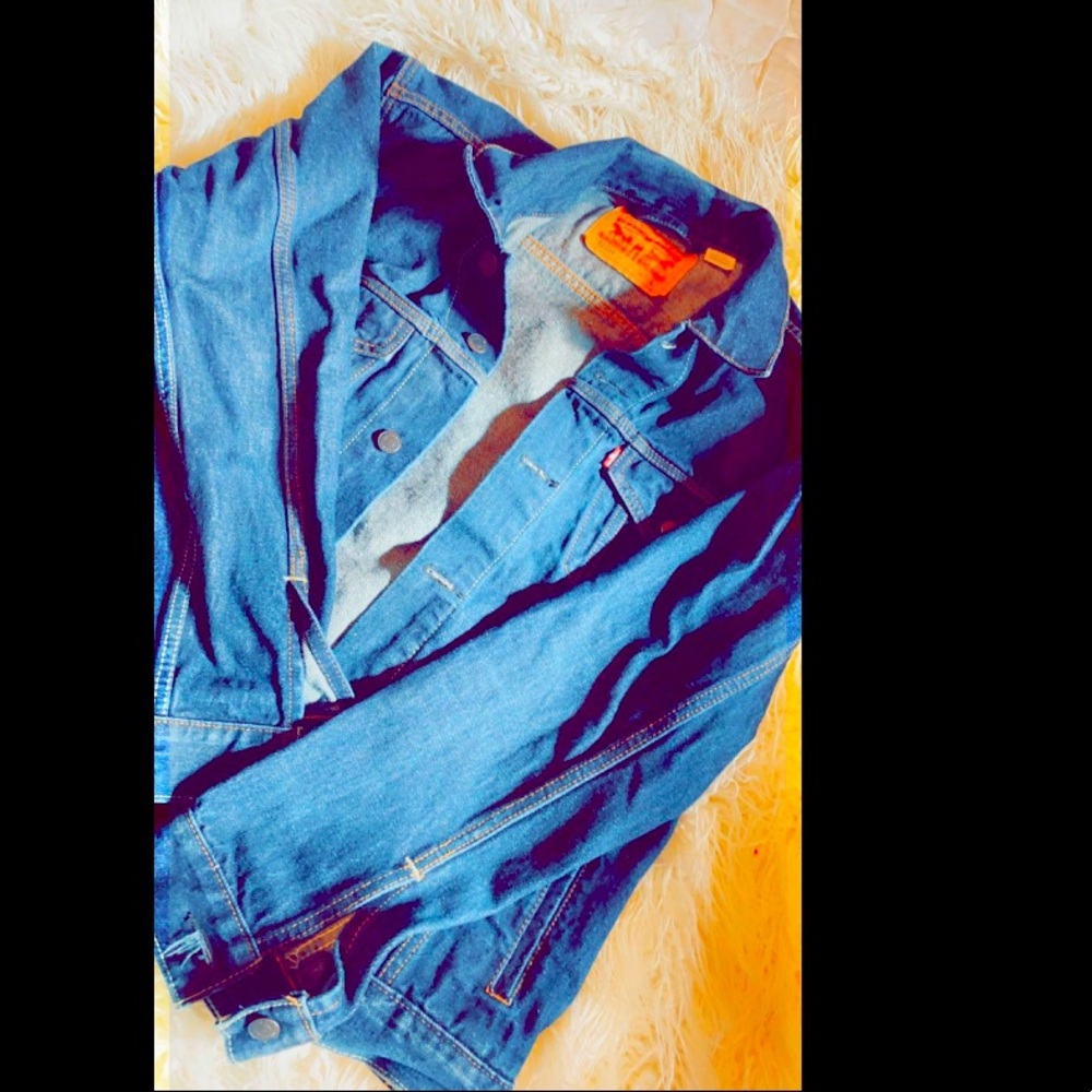 Men’s Levi Dark Wash Denim Trucker Jacket